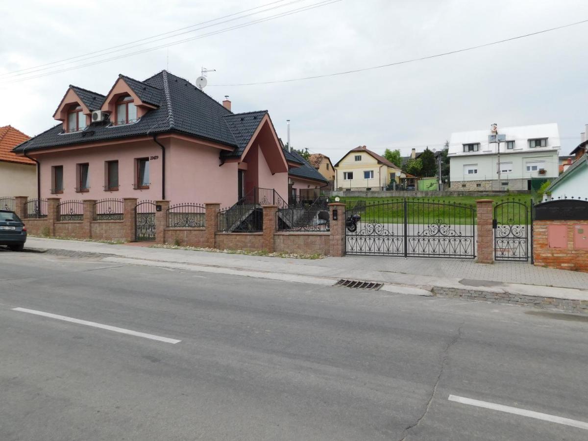 Apartmanovy Penzion Бойнице Экстерьер фото